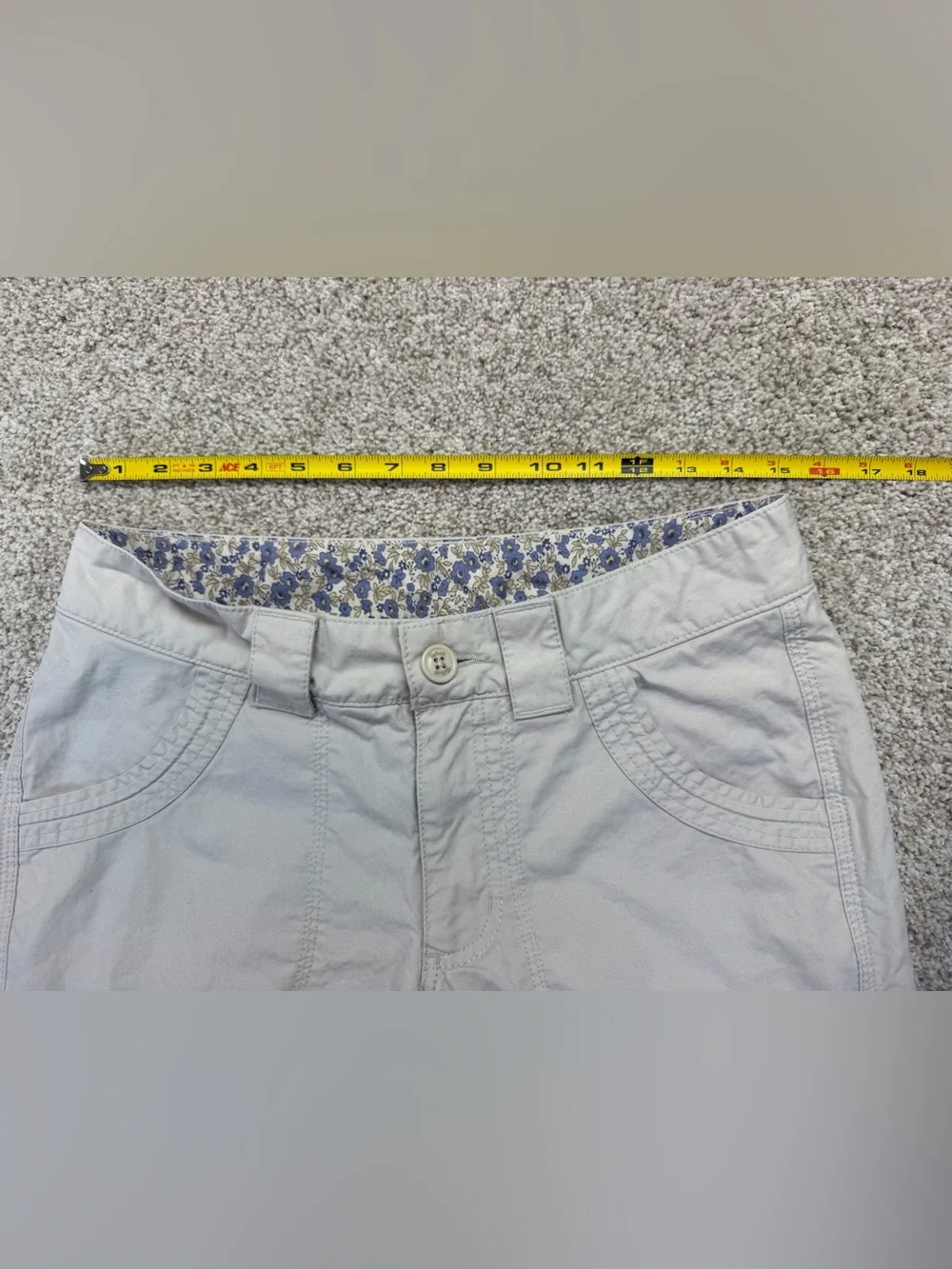 Carhartt Shorts Women’s Cream Cargo Bermuda Chino Shorts Size 6 Outdoor Hike